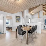 Lovely With Pool, And Sauna, Only 200 Meters From The North Sea Harboør