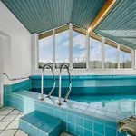 Semesterbostad Lovely With Pool, And Sauna, Only 200 Meters From The North Sea Harboør