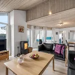 Semesterbostad Lovely With Pool, And Sauna, Only 200 Meters From The North Sea Harboør