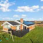 Lovely With Pool, And Sauna, Only 200 Meters From The North Sea Semesterbostad Harboør
