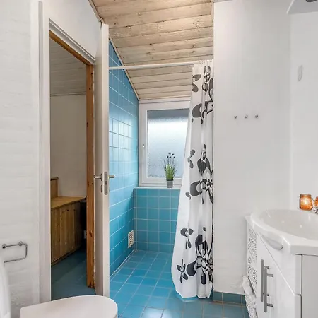 Lovely With Pool, And Sauna, Only 200 Meters From The North Sea Feriehus *
