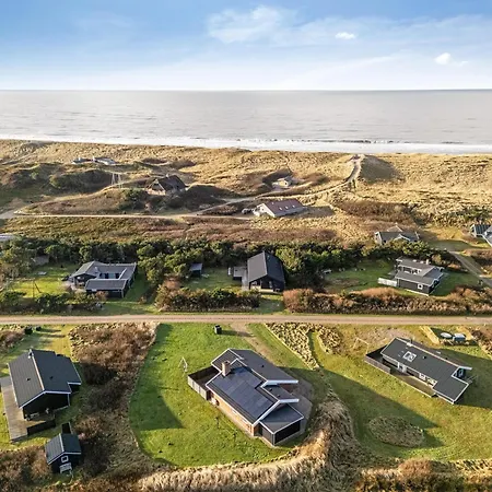 Lovely With Pool, And Sauna, Only 200 Meters From The North Sea Harboør