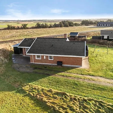 Lovely With Pool, And Sauna, Only 200 Meters From The North Sea Semesterbostad *