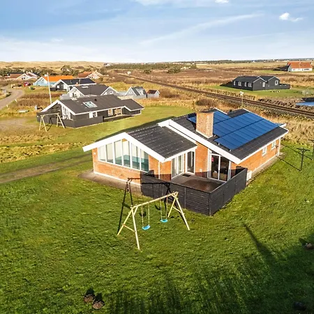 Semesterbostad Lovely With Pool, And Sauna, Only 200 Meters From The North Sea *
