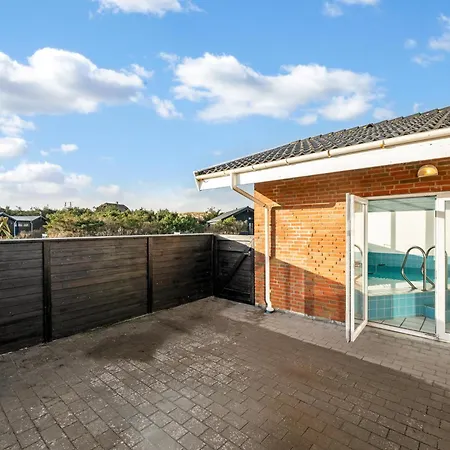 Semesterbostad Lovely With Pool, And Sauna, Only 200 Meters From The North Sea