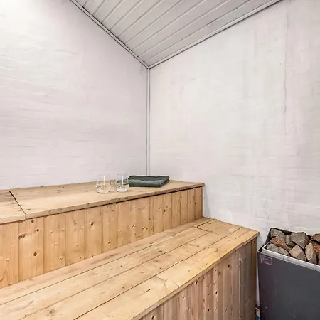 Ferienhaus Lovely With Pool, And Sauna, Only 200 Meters From The North Sea