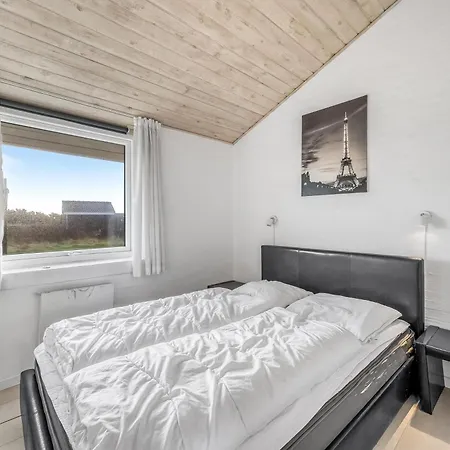 Lovely With Pool, And Sauna, Only 200 Meters From The North Sea Harboør