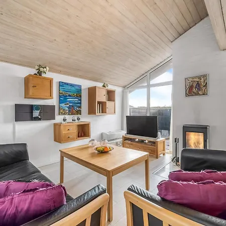 Feriehus Lovely With Pool, And Sauna, Only 200 Meters From The North Sea