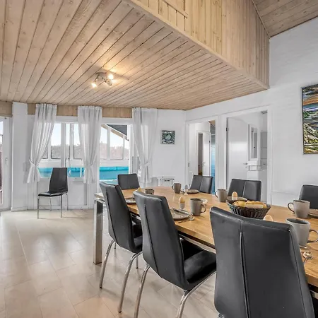 Lovely With Pool, And Sauna, Only 200 Meters From The North Sea Harboør